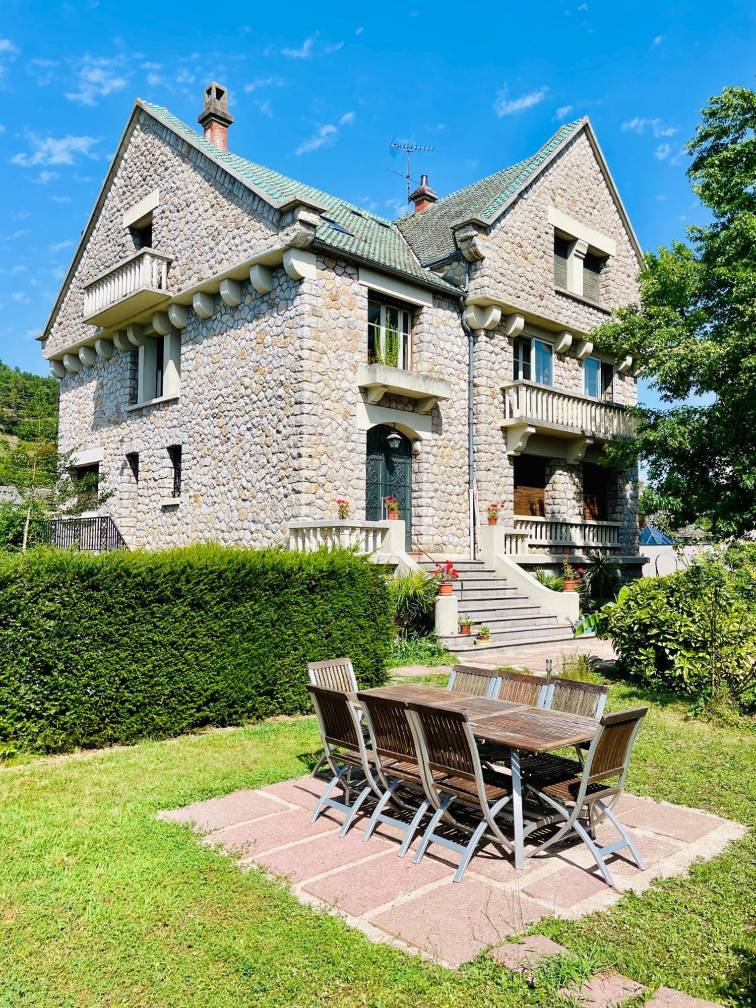 La Maison Au Toit Vert Espalion Bagian luar foto